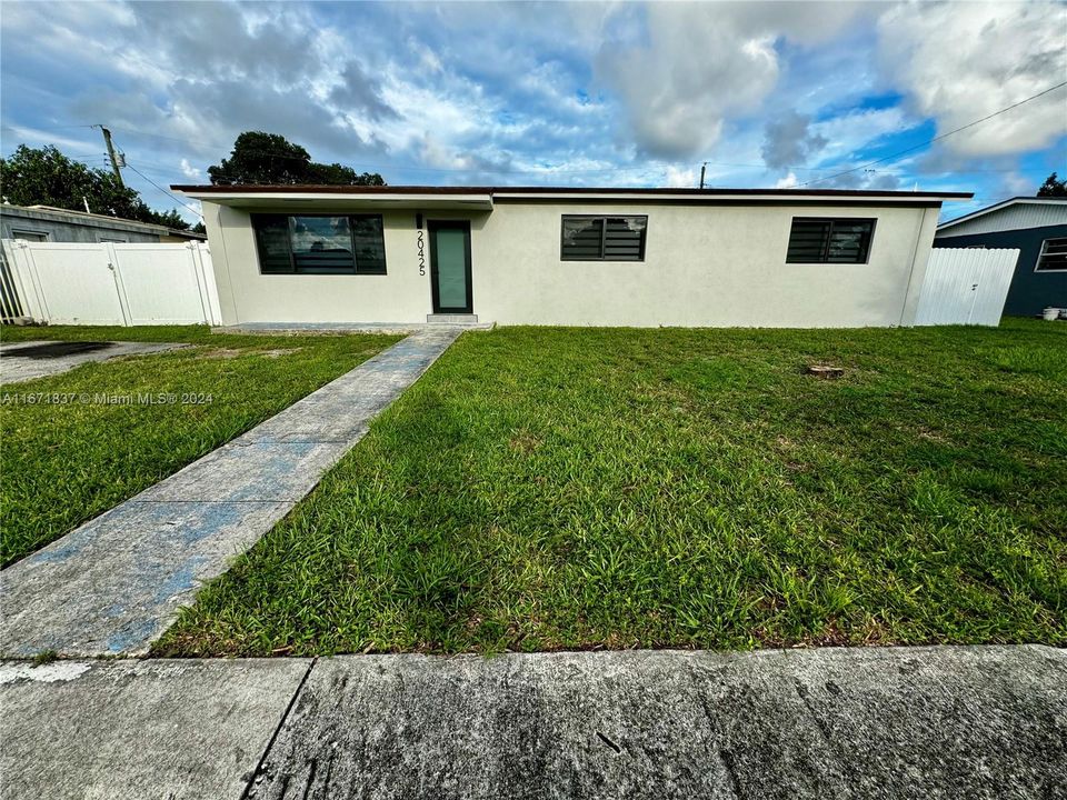 For Sale: $590,000 (3 beds, 2 baths, 1352 Square Feet)