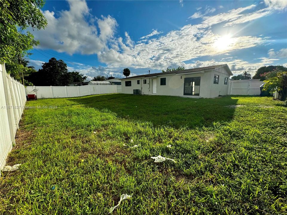 For Sale: $590,000 (3 beds, 2 baths, 1352 Square Feet)