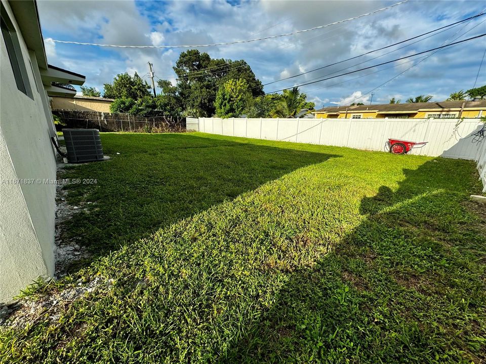 For Sale: $590,000 (3 beds, 2 baths, 1352 Square Feet)