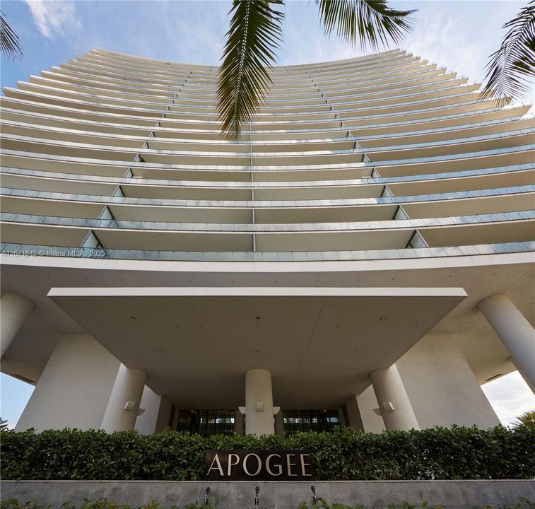 For Sale: $12,995,000 (4 beds, 3 baths, 4154 Square Feet)