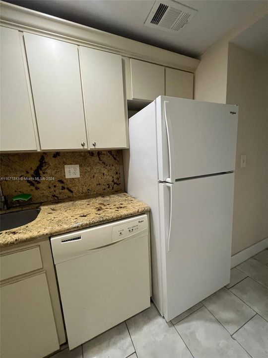 For Rent: $1,800 (1 beds, 1 baths, 760 Square Feet)