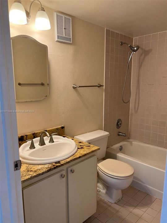 For Rent: $1,800 (1 beds, 1 baths, 760 Square Feet)