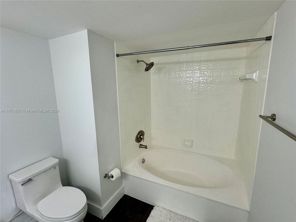 For Rent: $2,600 (2 beds, 2 baths, 1339 Square Feet)