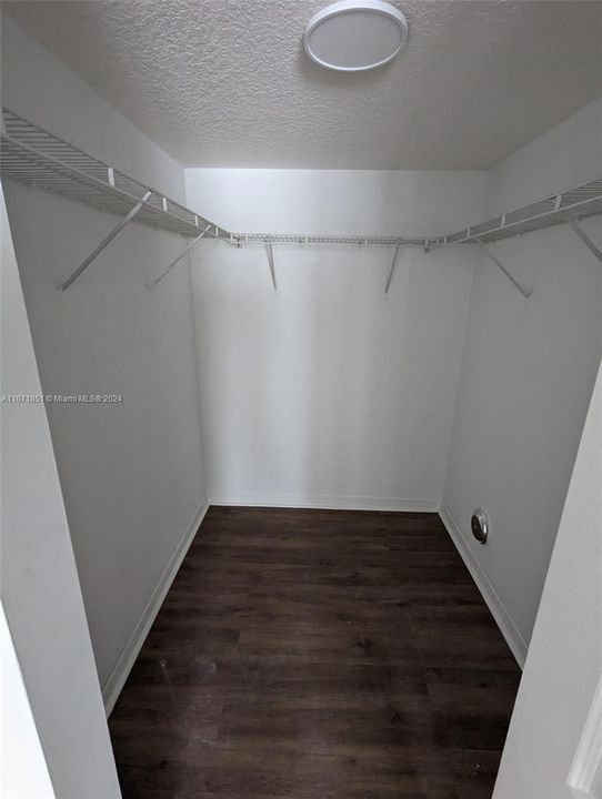 For Rent: $2,350 (2 beds, 2 baths, 970 Square Feet)