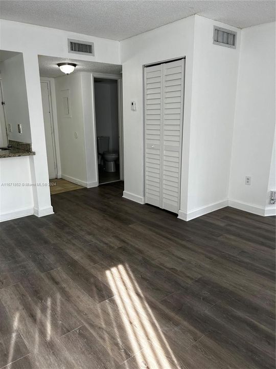 For Rent: $2,200 (2 beds, 2 baths, 908 Square Feet)