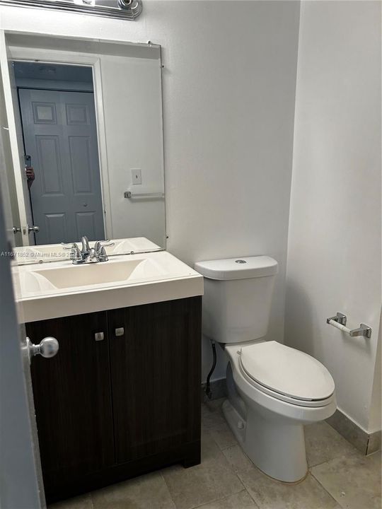 For Rent: $2,200 (2 beds, 2 baths, 908 Square Feet)