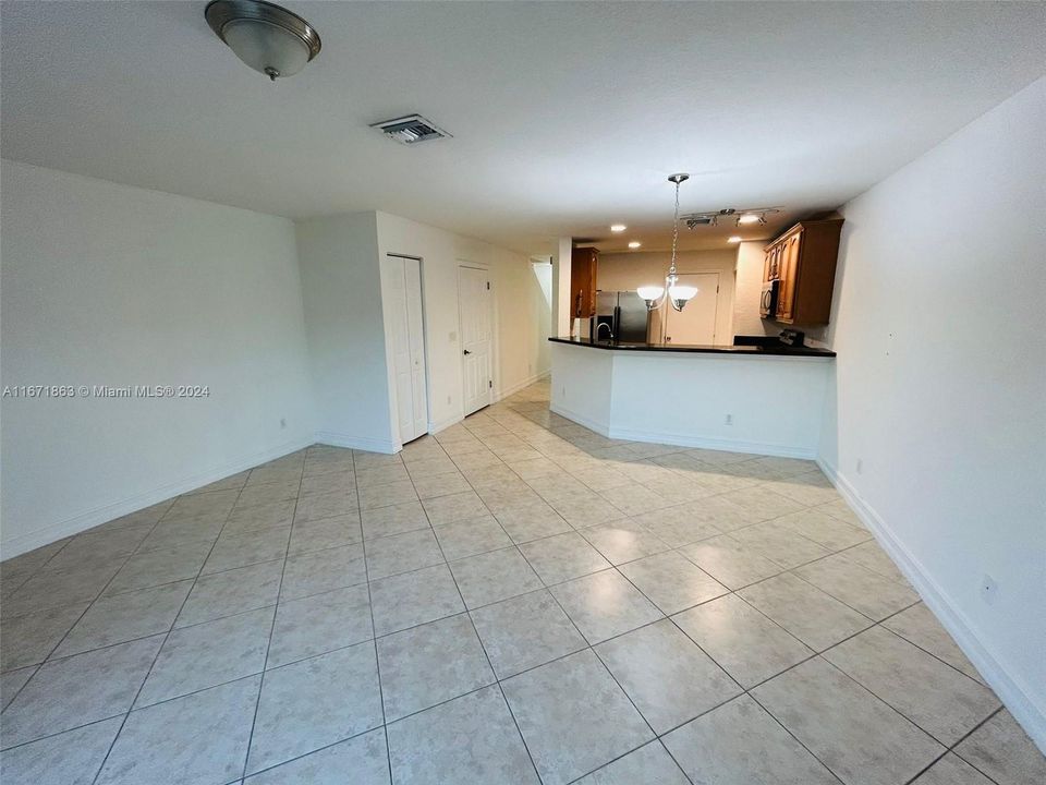 For Rent: $2,800 (2 beds, 2 baths, 1130 Square Feet)