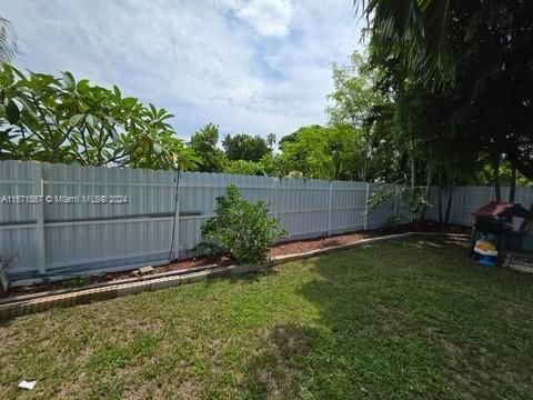 En Venta: $395,000 (3 camas, 2 baños, 0 Pies cuadrados)