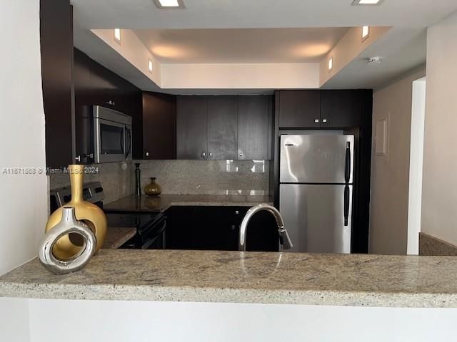 For Sale: $321,000 (1 beds, 1 baths, 890 Square Feet)