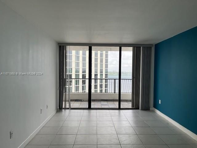 For Sale: $321,000 (1 beds, 1 baths, 890 Square Feet)