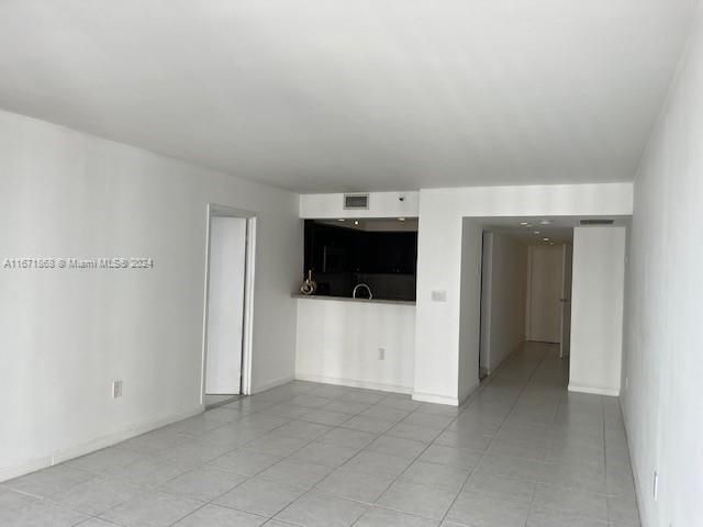 For Sale: $321,000 (1 beds, 1 baths, 890 Square Feet)