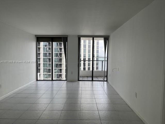 For Sale: $321,000 (1 beds, 1 baths, 890 Square Feet)