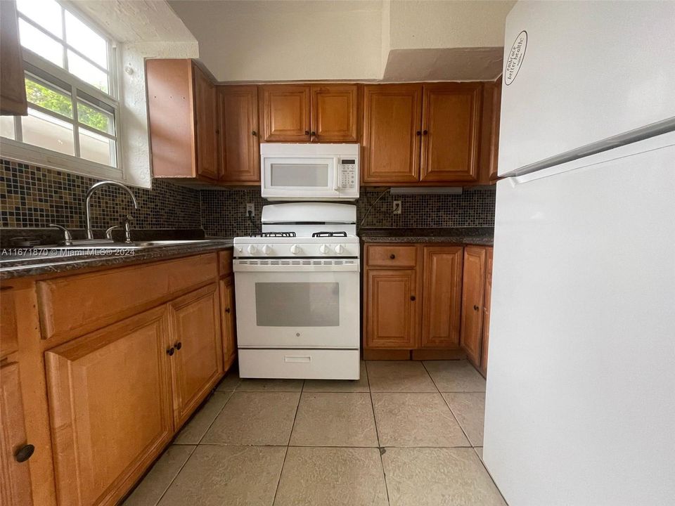 For Rent: $2,500 (2 beds, 2 baths, 5029 Square Feet)