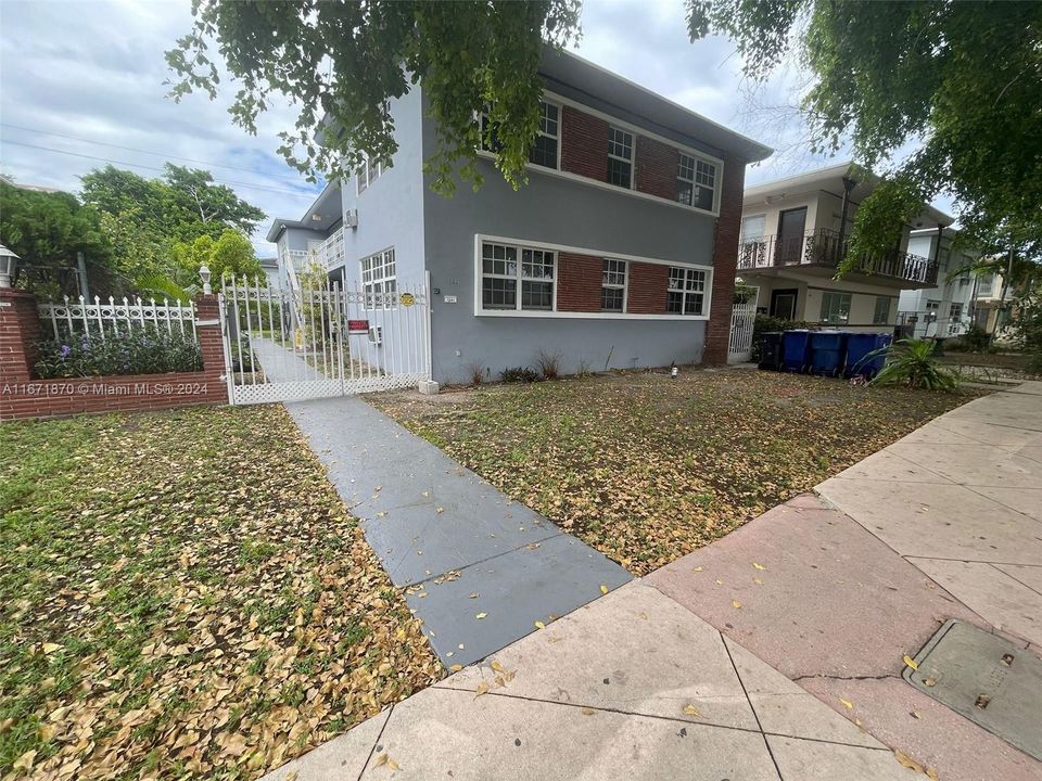 For Rent: $2,500 (2 beds, 2 baths, 5029 Square Feet)