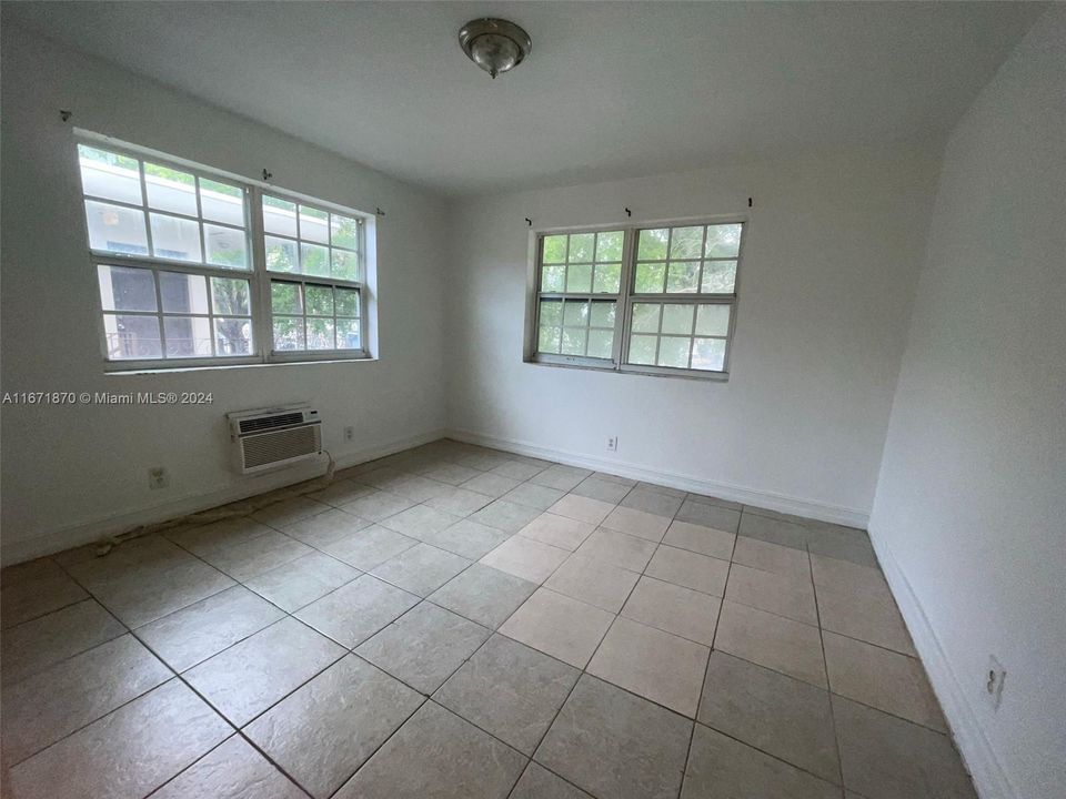 For Rent: $2,500 (2 beds, 2 baths, 5029 Square Feet)