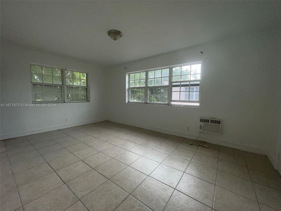 For Rent: $2,500 (2 beds, 2 baths, 5029 Square Feet)