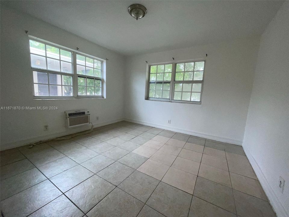 For Rent: $2,500 (2 beds, 2 baths, 5029 Square Feet)