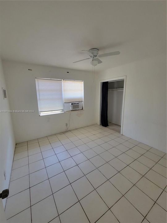 For Rent: $1,750 (1 beds, 1 baths, 900 Square Feet)