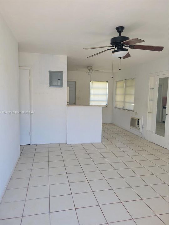 For Rent: $1,750 (1 beds, 1 baths, 900 Square Feet)