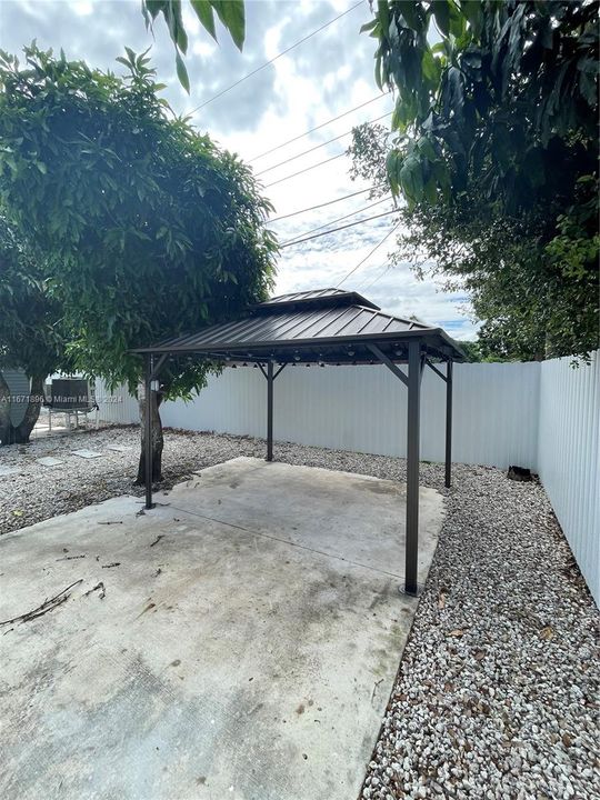 En Venta: $660,000 (4 camas, 2 baños, 1382 Pies cuadrados)