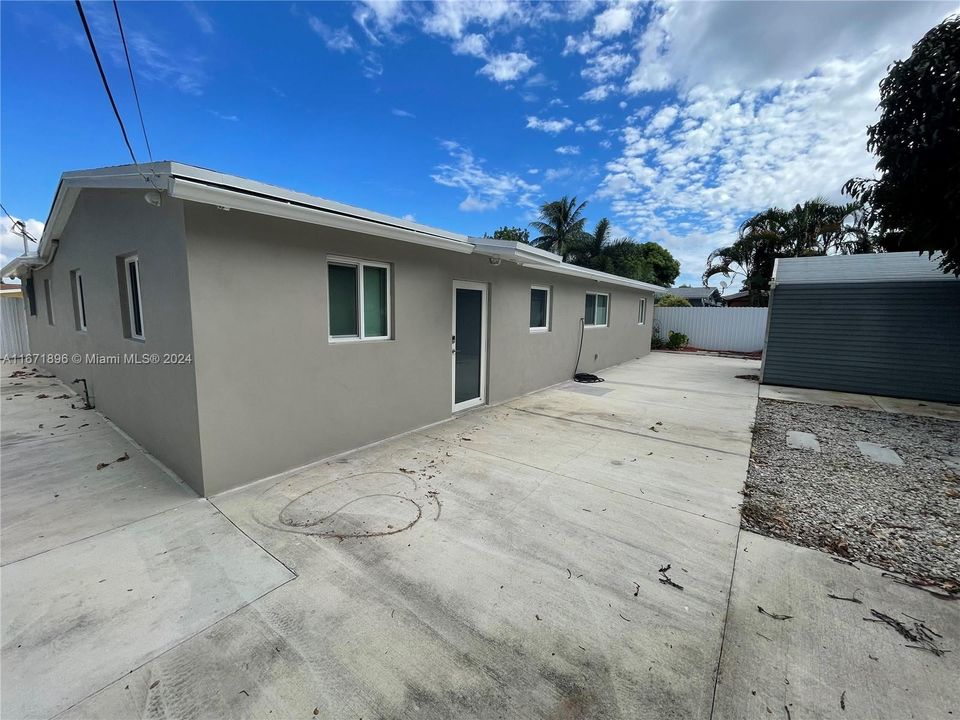 For Sale: $660,000 (4 beds, 2 baths, 1382 Square Feet)