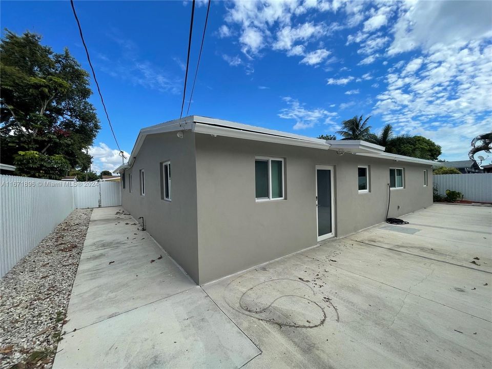 For Sale: $660,000 (4 beds, 2 baths, 1382 Square Feet)