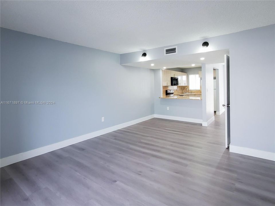 For Rent: $2,300 (2 beds, 1 baths, 1024 Square Feet)