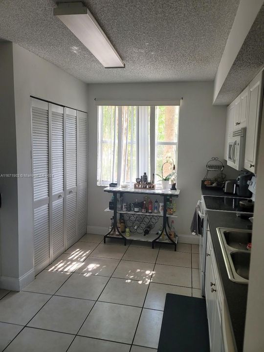 For Rent: $2,300 (2 beds, 2 baths, 1091 Square Feet)