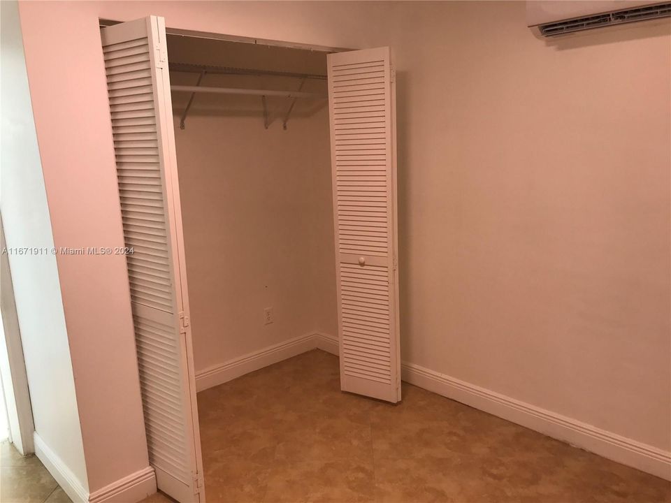 For Rent: $1,500 (1 beds, 1 baths, 2134 Square Feet)