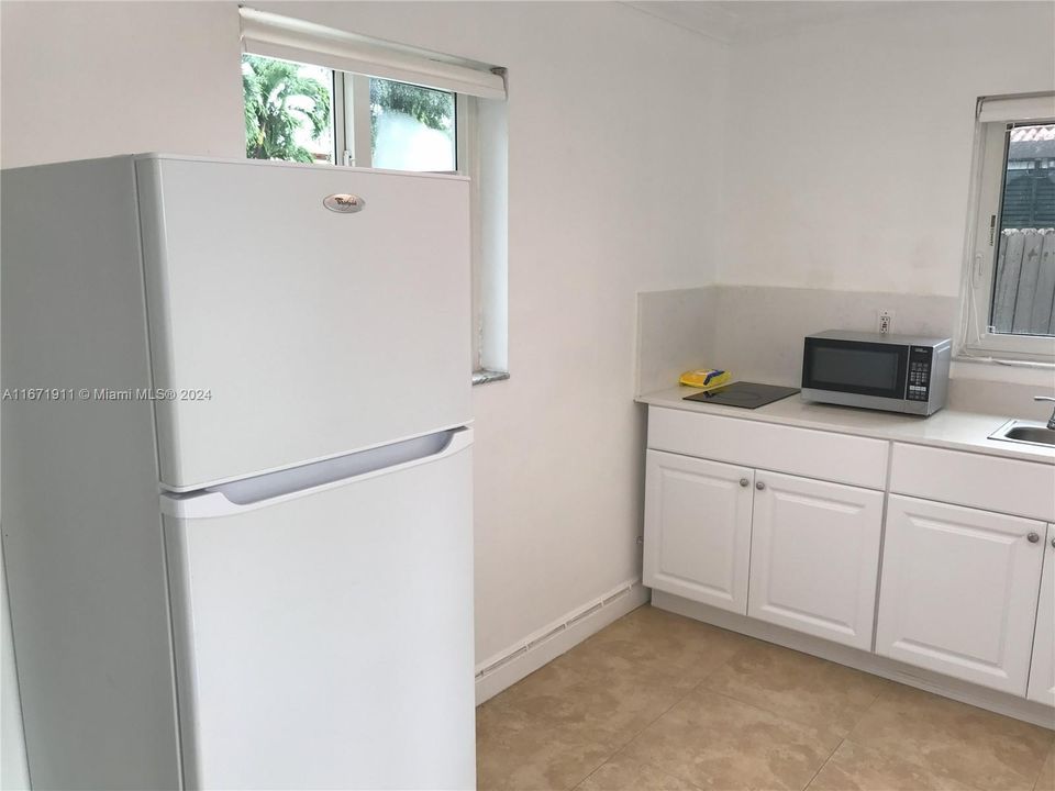 For Rent: $1,500 (1 beds, 1 baths, 2134 Square Feet)