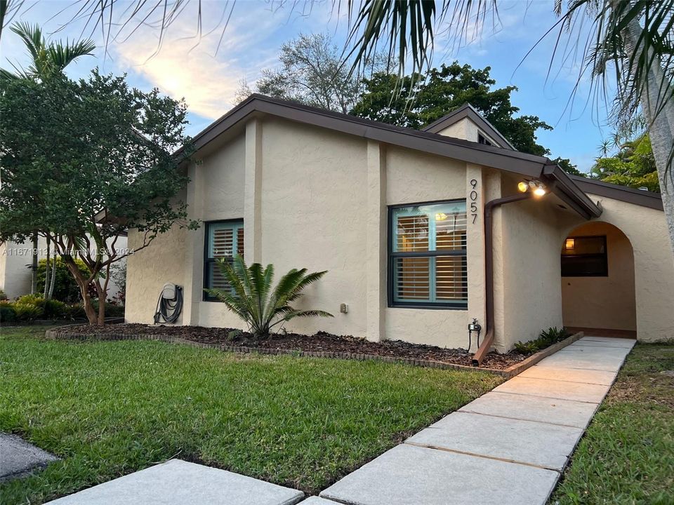 For Sale: $665,000 (3 beds, 2 baths, 1396 Square Feet)