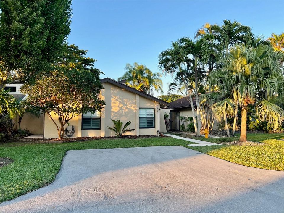 For Sale: $665,000 (3 beds, 2 baths, 1396 Square Feet)