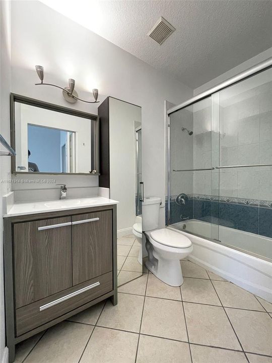 Active With Contract: $2,200 (1 beds, 1 baths, 497 Square Feet)