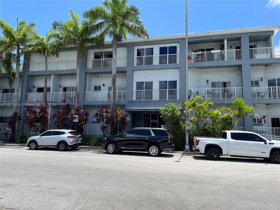 Active With Contract: $2,200 (1 beds, 1 baths, 497 Square Feet)