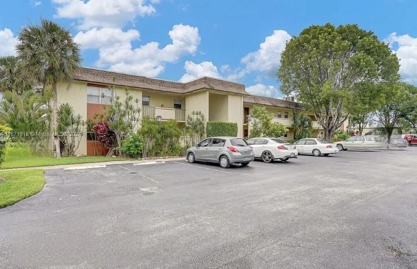 Active With Contract: $185,000 (2 beds, 2 baths, 970 Square Feet)