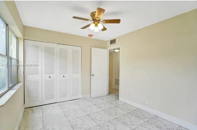 Active With Contract: $185,000 (2 beds, 2 baths, 970 Square Feet)