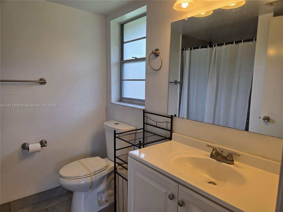 For Rent: $2,200 (2 beds, 2 baths, 805 Square Feet)