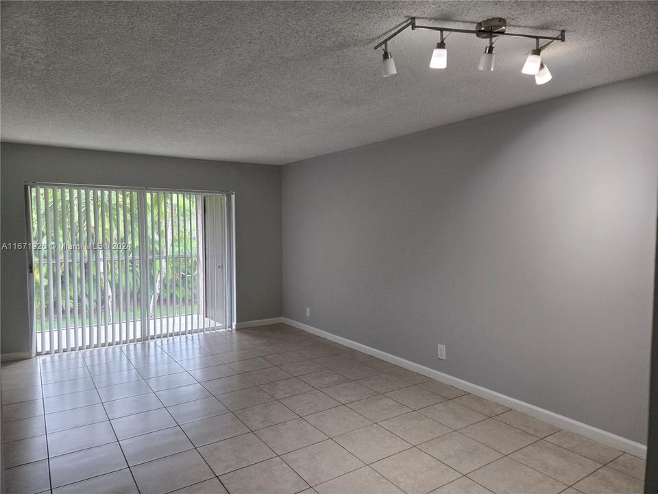 For Rent: $2,200 (2 beds, 2 baths, 805 Square Feet)