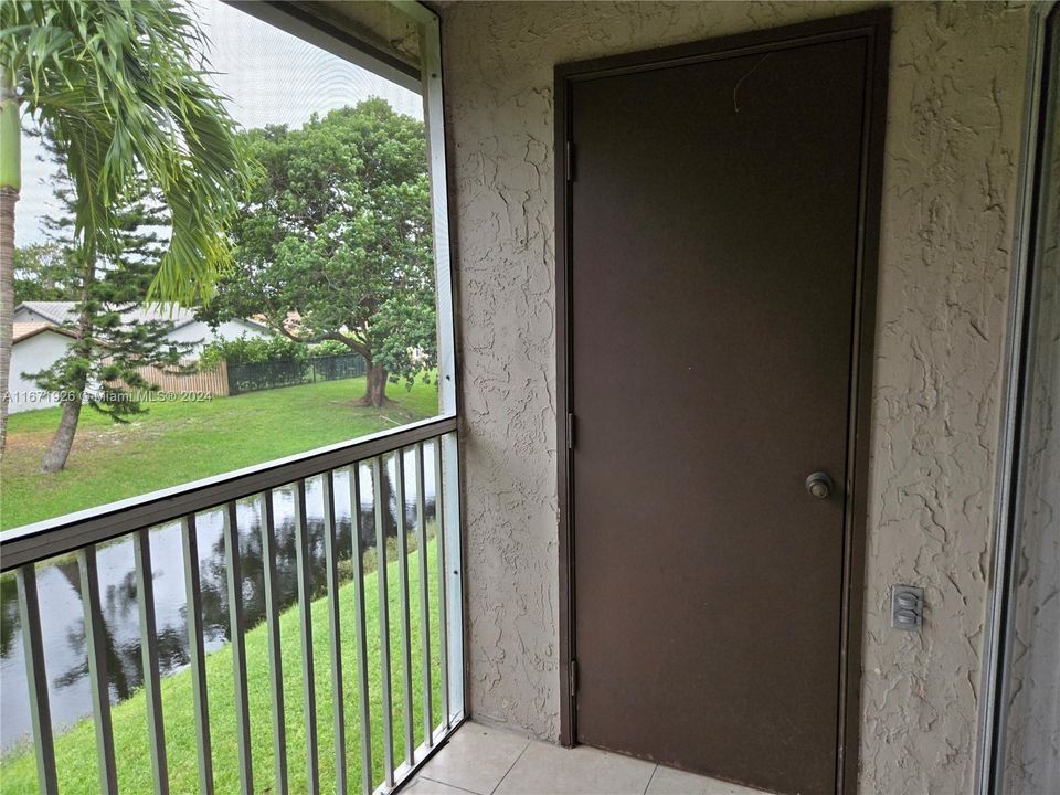 For Rent: $2,200 (2 beds, 2 baths, 805 Square Feet)