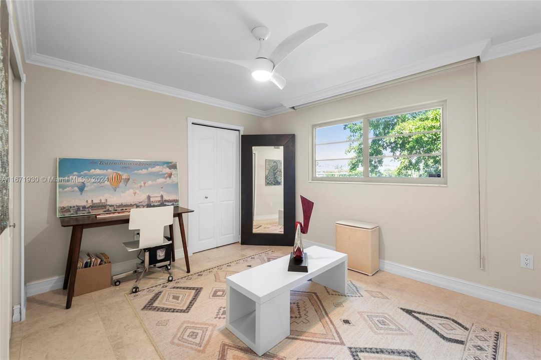 For Sale: $545,000 (2 beds, 2 baths, 934 Square Feet)