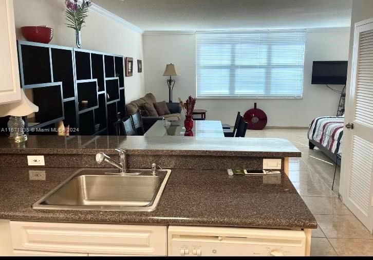 For Rent: $2,100 (0 beds, 1 baths, 486 Square Feet)