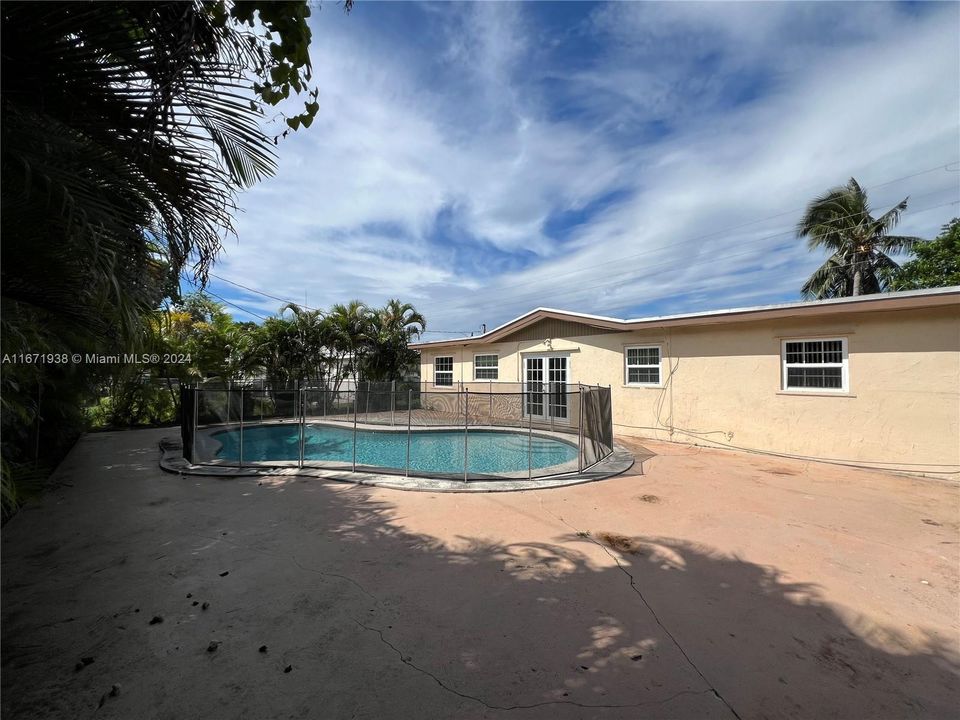 For Sale: $415,900 (3 beds, 2 baths, 1432 Square Feet)