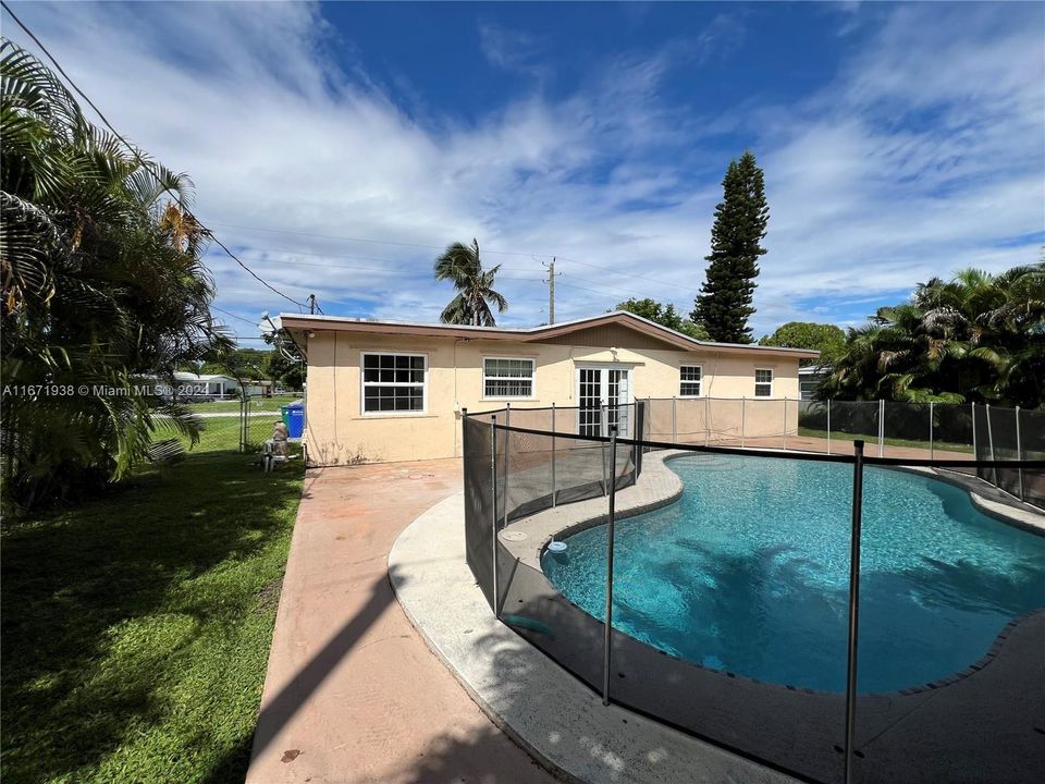 For Sale: $415,900 (3 beds, 2 baths, 1432 Square Feet)