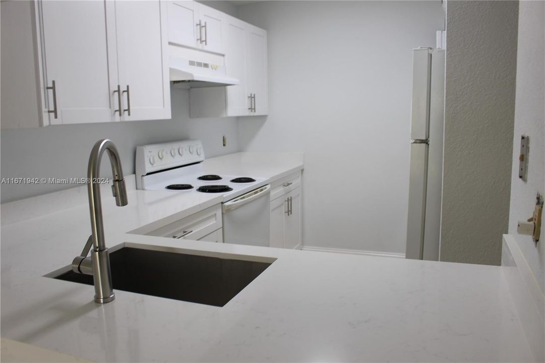 For Rent: $2,200 (2 beds, 2 baths, 754 Square Feet)