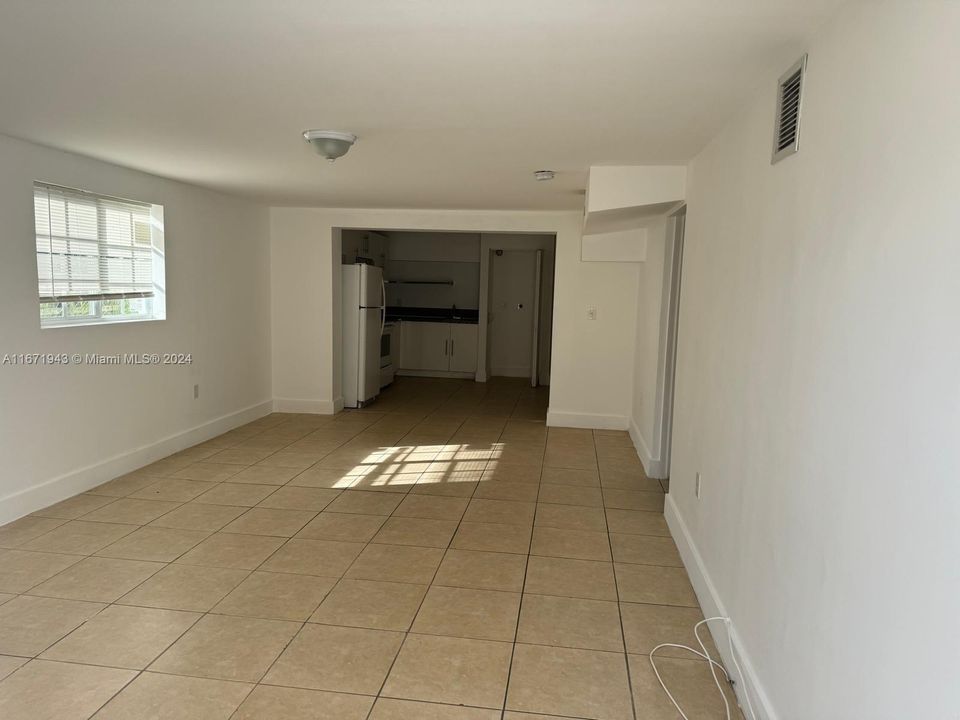 For Rent: $3,200 (4 beds, 2 baths, 2816 Square Feet)