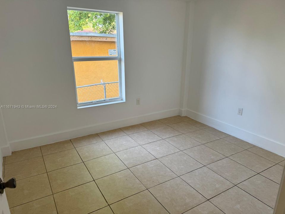 For Rent: $3,200 (4 beds, 2 baths, 2816 Square Feet)