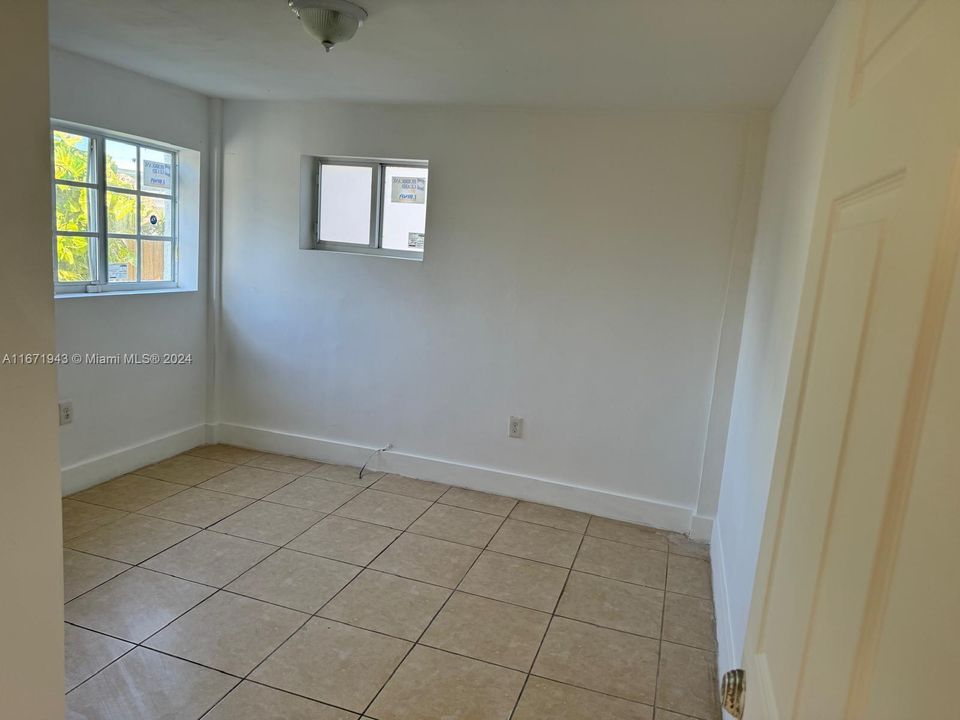 For Rent: $3,200 (4 beds, 2 baths, 2816 Square Feet)