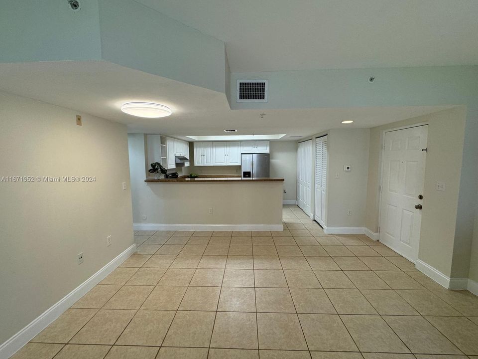 For Rent: $2,000 (2 beds, 2 baths, 1210 Square Feet)