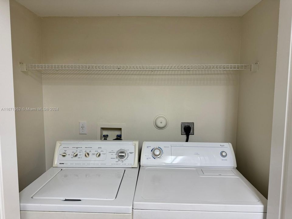 For Rent: $2,000 (2 beds, 2 baths, 1210 Square Feet)