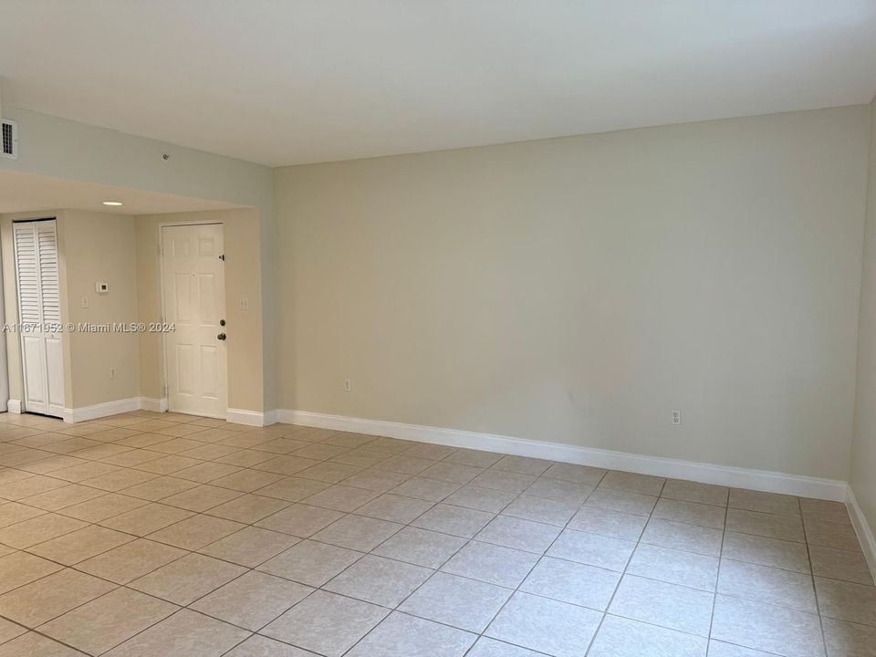 For Rent: $2,000 (2 beds, 2 baths, 1210 Square Feet)